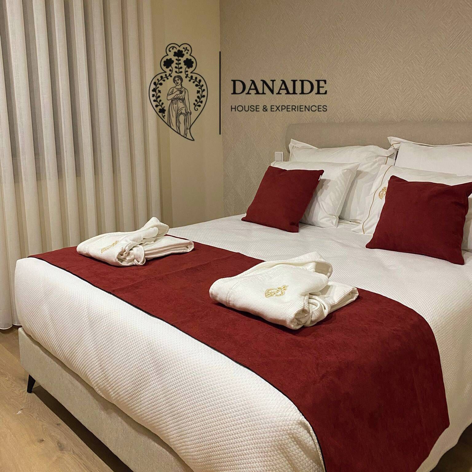5 bedrooms, WiFi, bed sheets