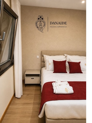 5 bedrooms, WiFi, bed sheets