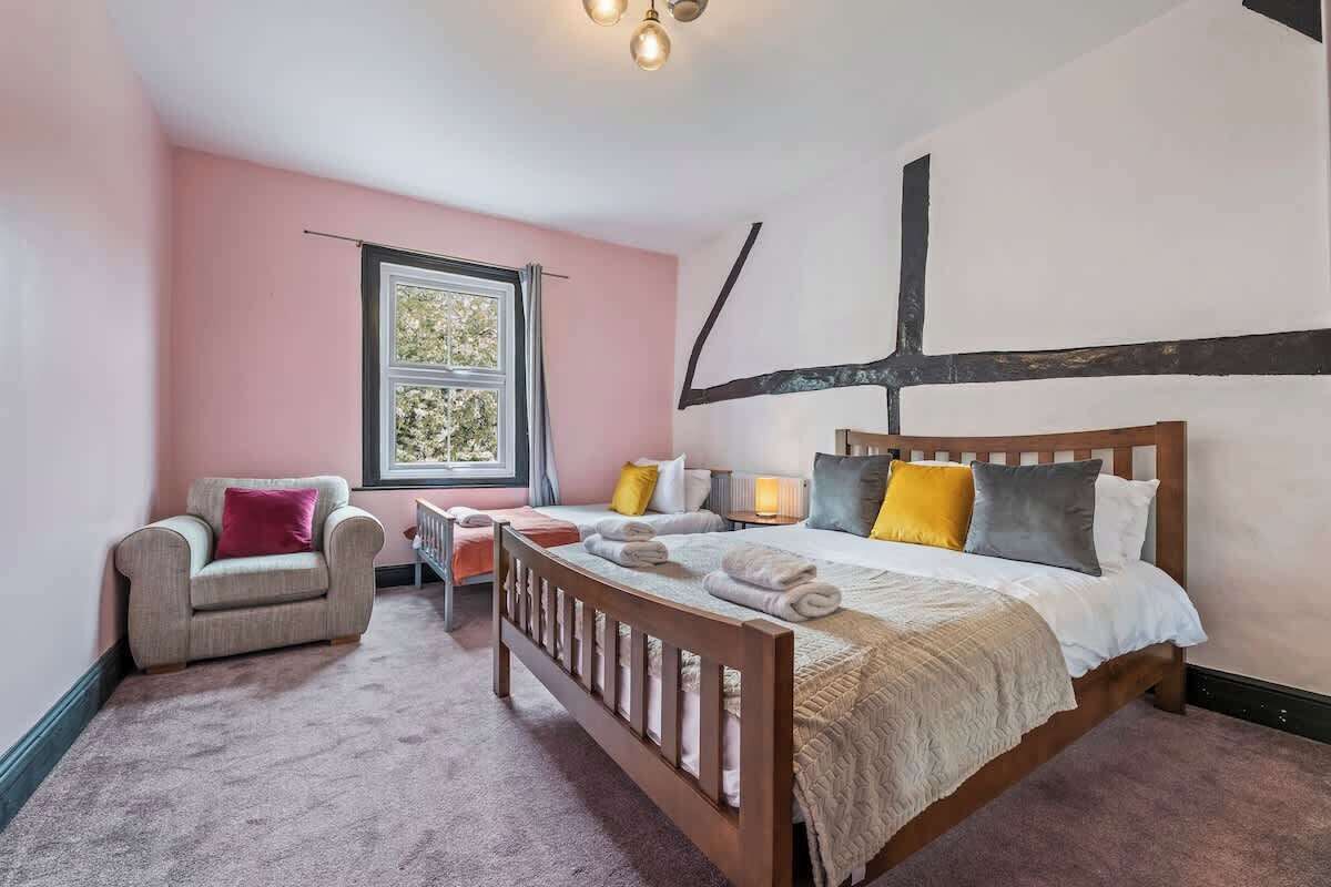 2 bedrooms, WiFi, bed sheets