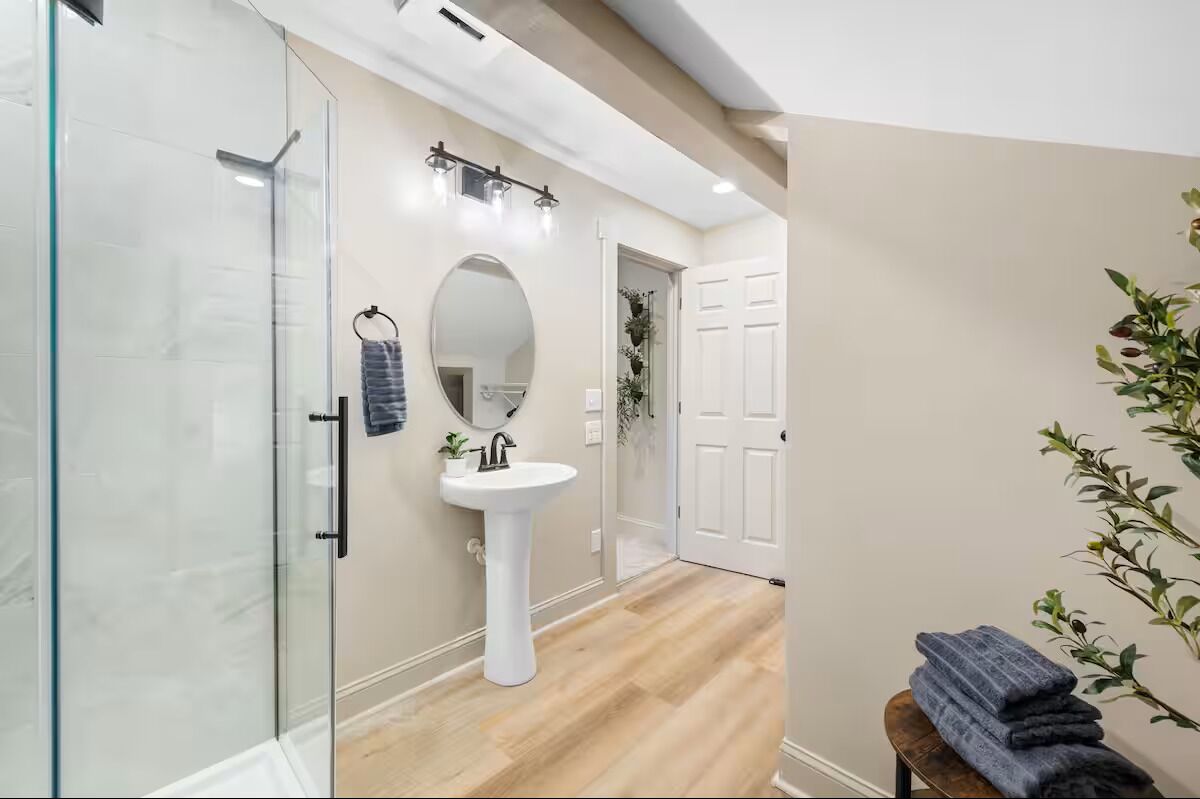 Shower, hair dryer, towels, shampoo