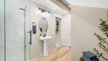 Shower, hair dryer, towels, shampoo