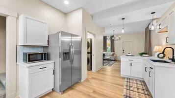 Coffee/tea maker, fridge, microwave, oven