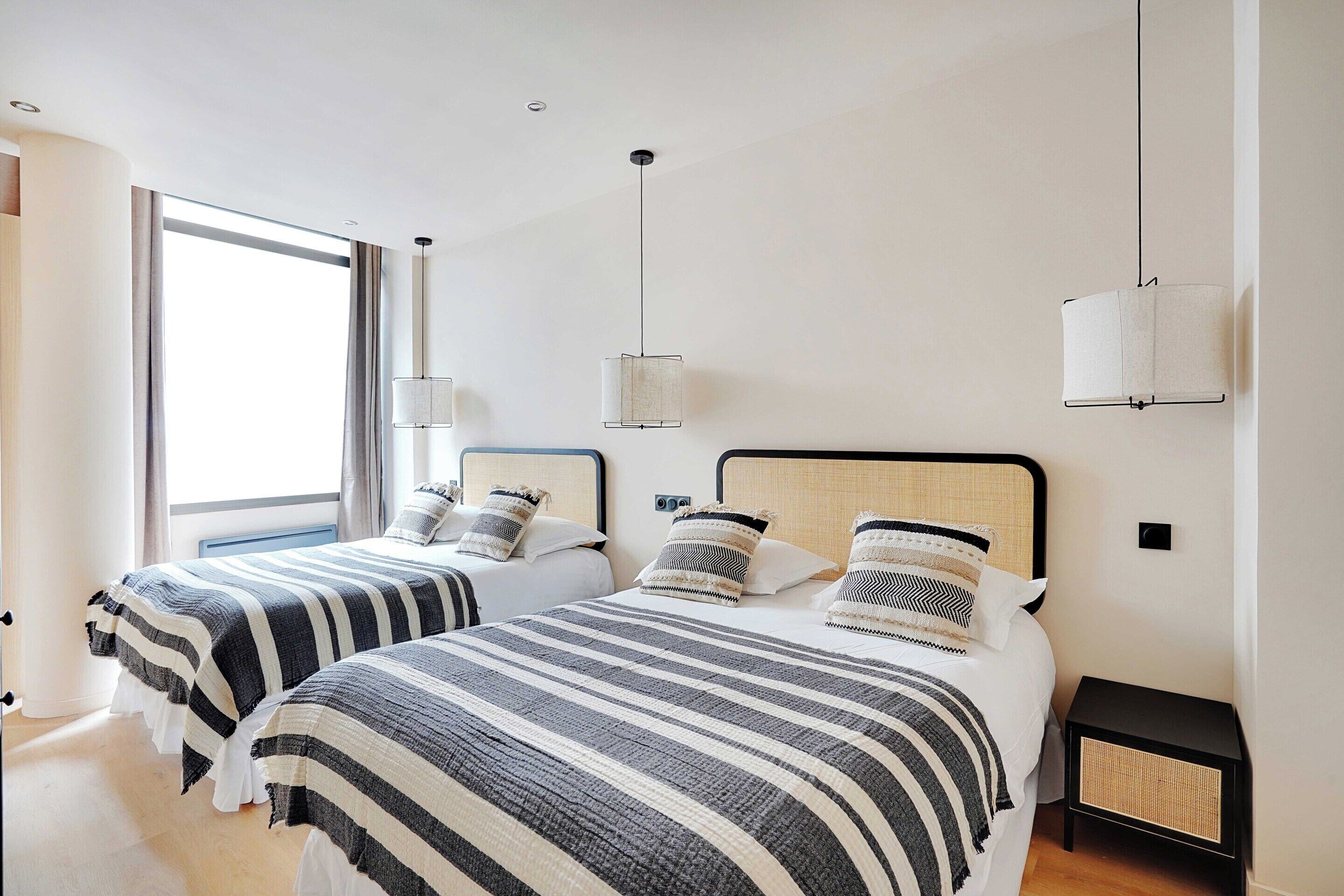 2 habitaciones y espacio para trabajar con laptop 