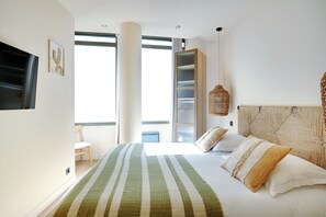 Apartment | 2 bedrooms, laptop workspace, iron/ironing board, bed sheets - Modern Apartment - 2bd/8p - Place D'italie (Paris)