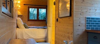 La Roulotte du Marais, nestled in a quiet orchard on the banks of the river