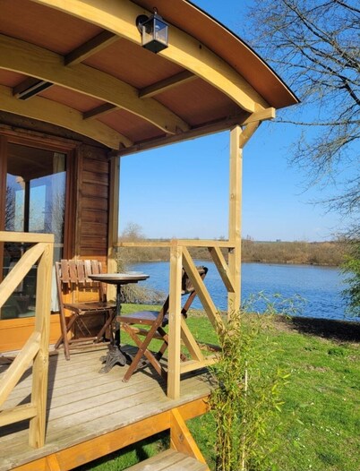La Roulotte du Marais, nestled in a quiet orchard on the banks of the river