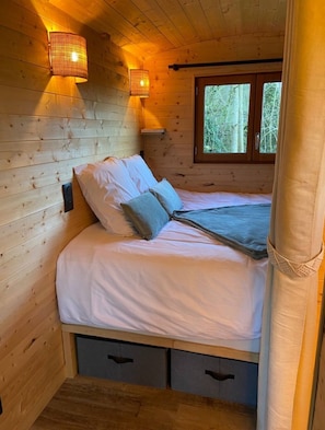 1 habitación y ropa de cama