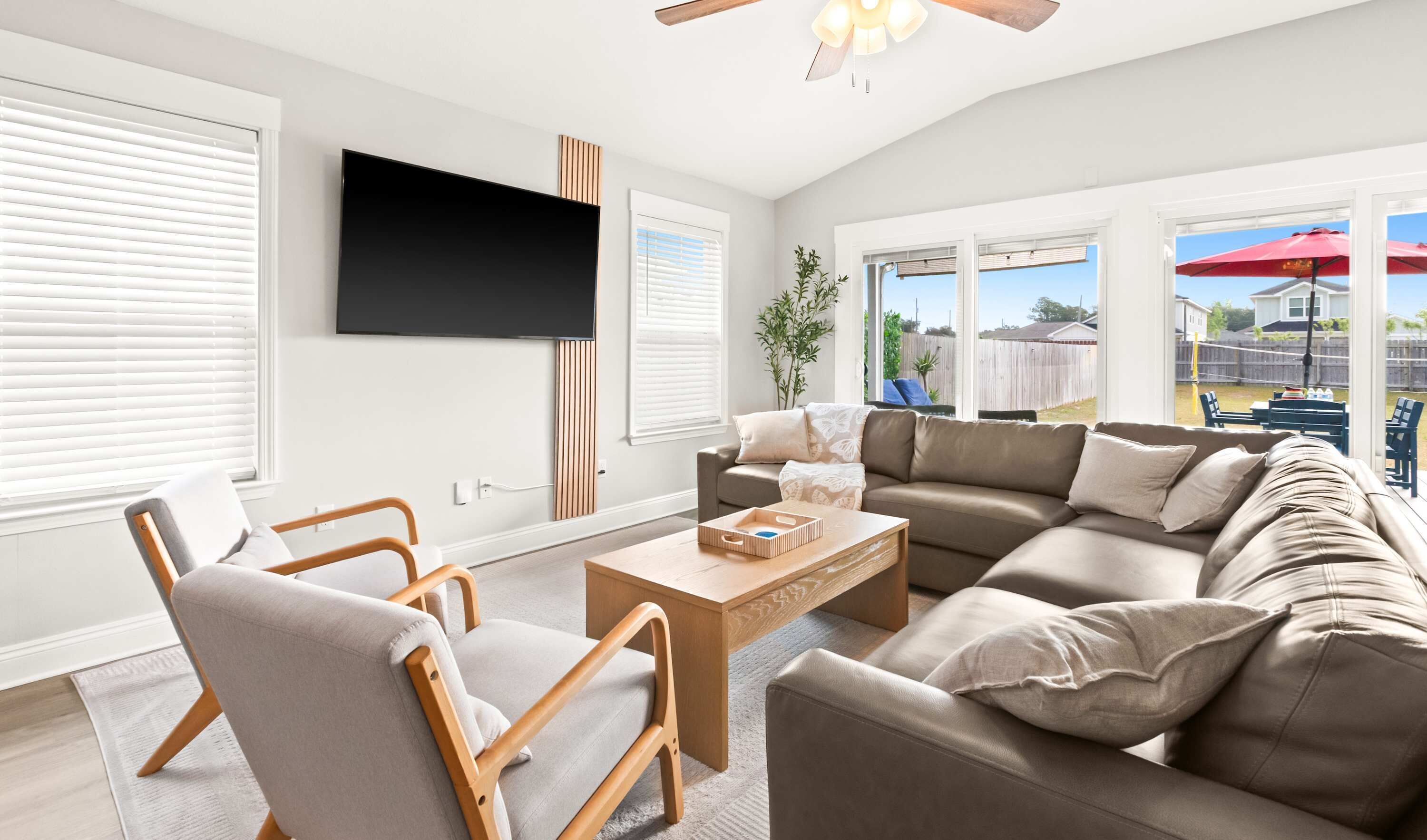 New Home With Fenced Yard, Large Deck & Fire Pit - Navarre Beach