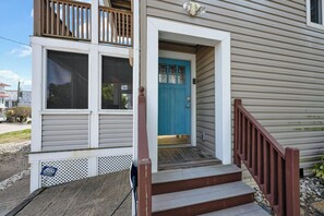 Exterior detail - Croatan Beach Spacious 4BR Home with Views (Virginia Beach)