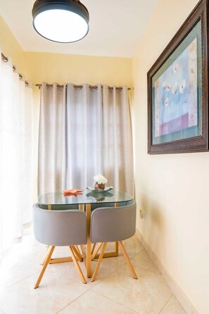 Dining - CARIBBEAN APARTMENT POP IN THE CENTER OF THE CITY (Puerto Plt)