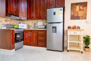 Private kitchen - CARIBBEAN APARTMENT POP IN THE CENTER OF THE CITY (Puerto Plt)