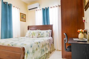 2 habitaciones, tabla de planchar con plancha, wifi y ropa de cama 