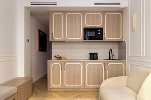 Apartment | Interior - Stunning Apartment With AC - Center of Paris (Paris)