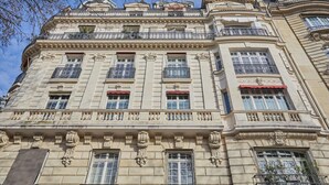 A historic building with ornate architectural details, multiple balconies, and large windows. - Luxurious Airconditioned Apartment Arc de Triomphe (Paris)