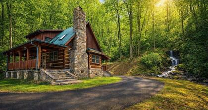 CLEAN Waterfall river cabin min to town