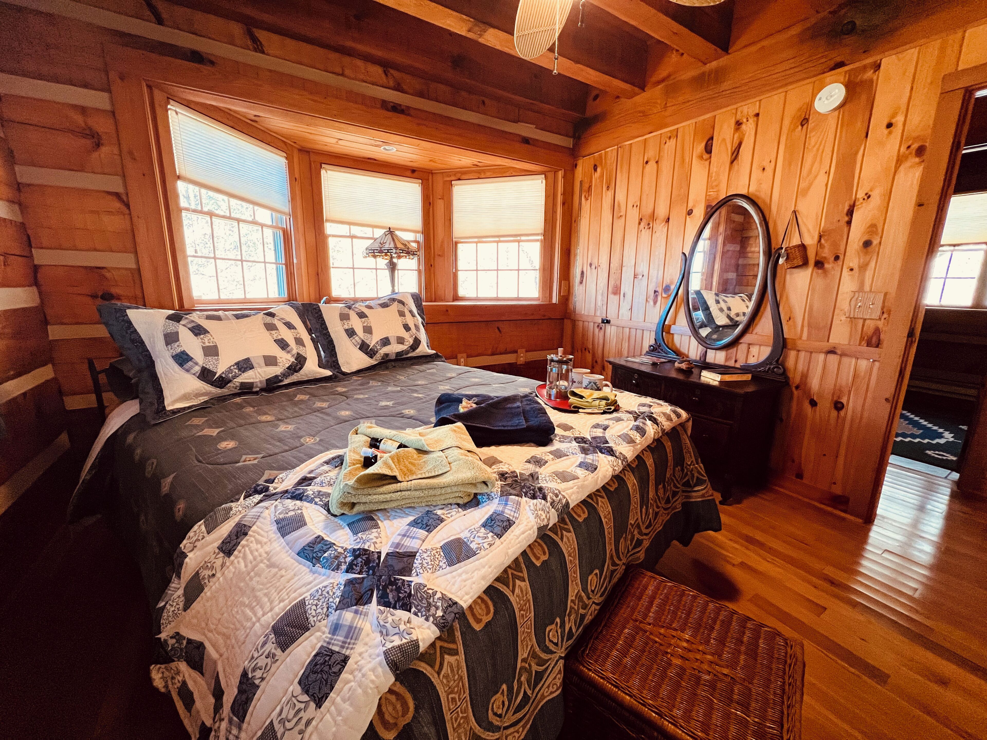 2 bedrooms, iron/ironing board, travel cot, free WiFi