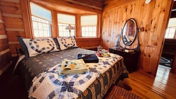 2 bedrooms, iron/ironing board, travel cot, free WiFi
