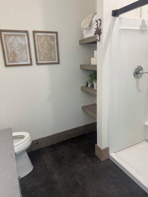 Bathroom - Soothing 1-bedroom apartment with AC in charming Woodland (Woodland)