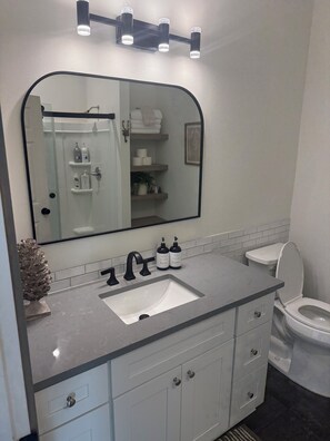 Bathroom - Soothing 1-bedroom apartment with AC in charming Woodland (Woodland)