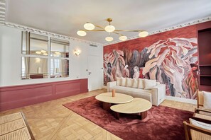 Apartment | Living area - Luxurious AC Apartment Louvre Museum Saint Honore (Paris)