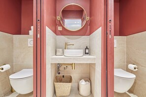 Apartemen | Kamar mandi | Bathtub, pengering rambut, handuk, dan sabun