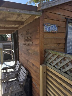 Terrace/patio - Raglan beach hideaway, stunning views. 5 minute walk to the Famous Raglan Wharf. (Raglan)