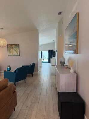 Interior - Brilliant 3-bedroom house with AC in charming Sunrise (Sunrise)