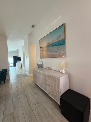 Interior - Brilliant 3-bedroom house with AC in charming Sunrise (Sunrise)