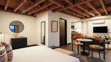 1 habitación, tabla de planchar con plancha, cuna de viaje y wifi
