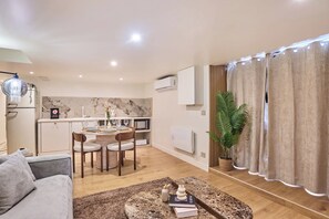 Apartment | Living area - Stunning AC Loft - Bastille Le Marais (Paris)