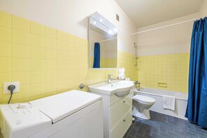 House | Bathroom - Bright Studio With Parking Near Beach & Old Town (Antibes)