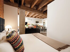 1 bedroom, iron/ironing board, travel cot, WiFi - Loft | Sunlit Apartment Old Montreal, Street View, Standing Shower (Montréal)