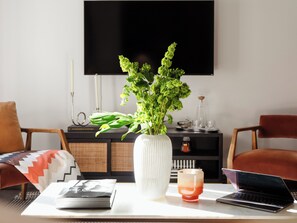 Interior - Loft | Sunlit Apartment Old Montreal, Open Layout, Standing Shower (Montréal)