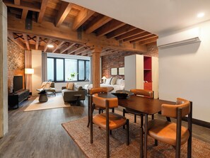 Interior - Loft | Private Retreat Old Montreal, Courtyard View, King Bed (Montréal)
