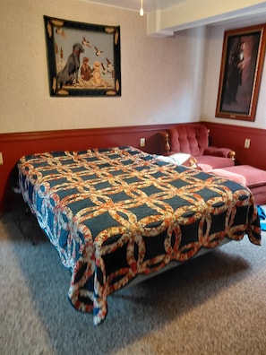 Room - Tranquility surrounds this house View the from your front porch the (Jeannette)