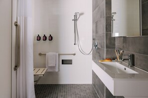 Shower, hair dryer, towels - One-Bedroom Suite | Private Apartment Old Montreal, Quiet Retreat, Full Kit (Montréal)