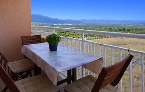 Outdoor dining - Awesome apartment in Oropesa del Mar (Oropesa del Mar)