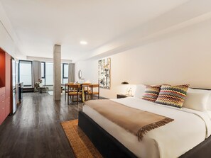 1 bedroom, iron/ironing board, travel cot, WiFi - One-Bedroom Suite with Terrace | Sunlit Apartment Old Montreal, Street View (Montréal)
