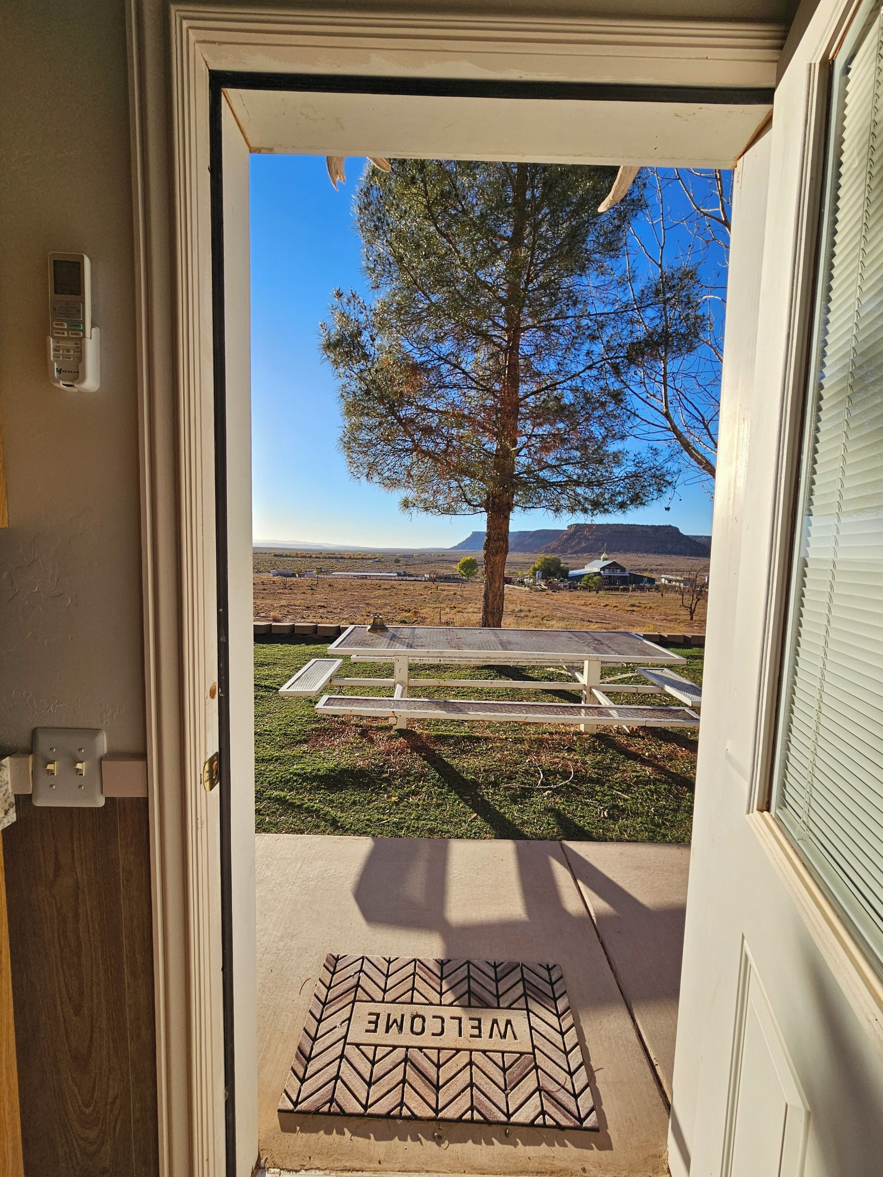 Casa, varias camas, patio, vistas a la montaña | Interior