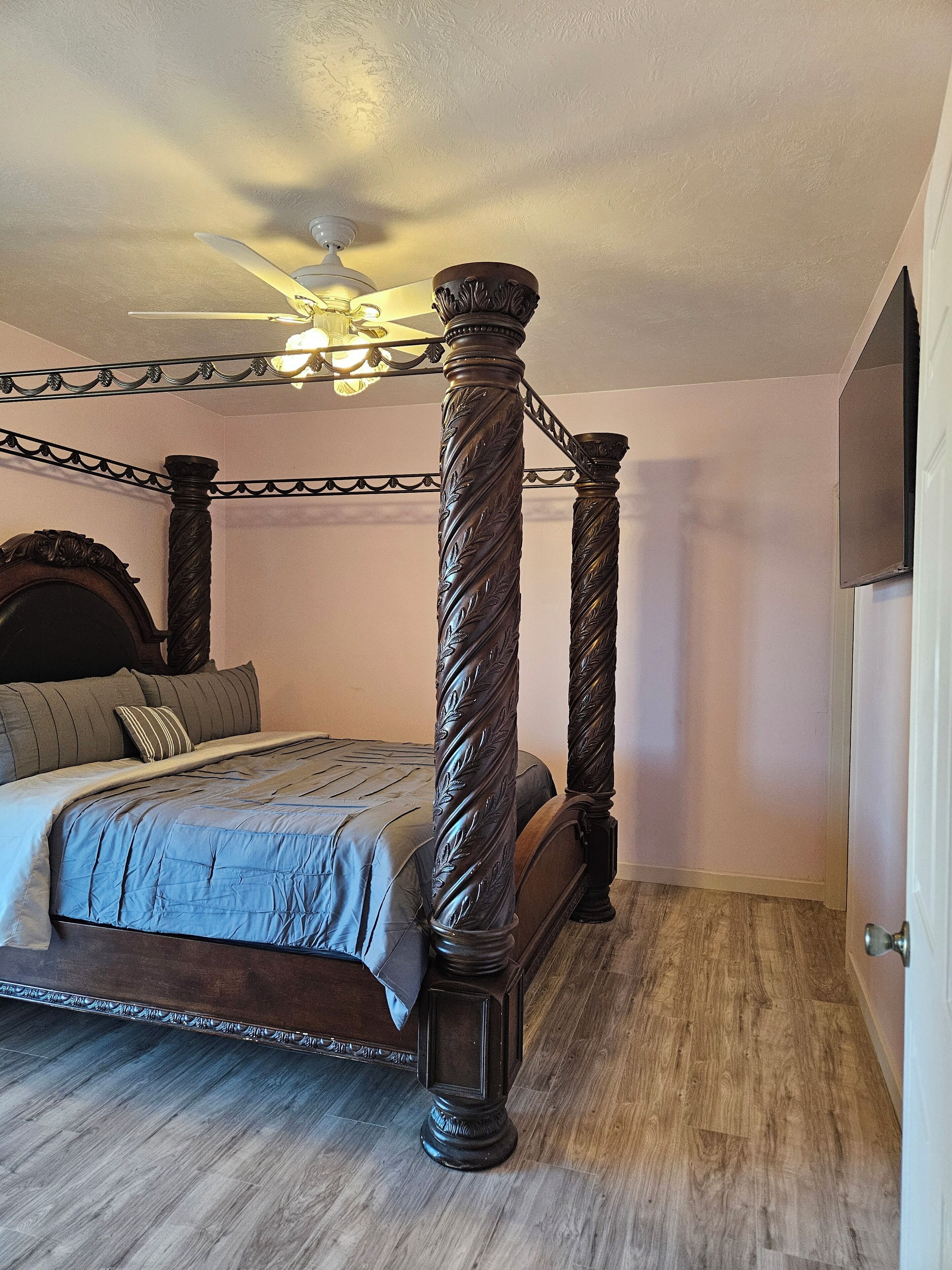 Casa, varias camas, patio, vistas a la montaña