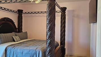 Casa, varias camas, patio, vistas a la montaña