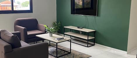 デラックス アパートメント コートヤードビュー | アイロン / アイロン台、WiFi (無料)、ベッドシーツ