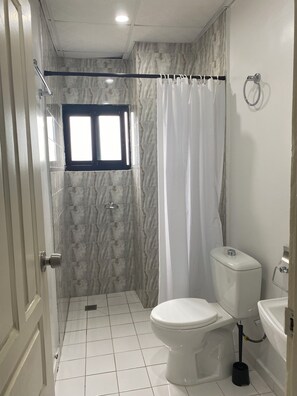 Deluxe Apartment, Courtyard View | Bathroom