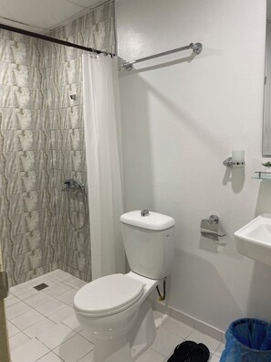 Deluxe Apartment, Courtyard View | Bathroom