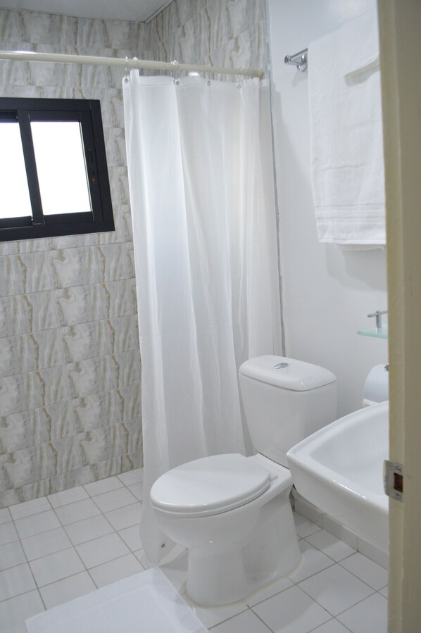 Deluxe Apartment, Courtyard View | Bathroom