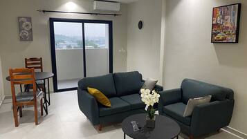 Appartamento Deluxe, vista città | Ferro/asse da stiro, Wi-Fi gratuito, lenzuola