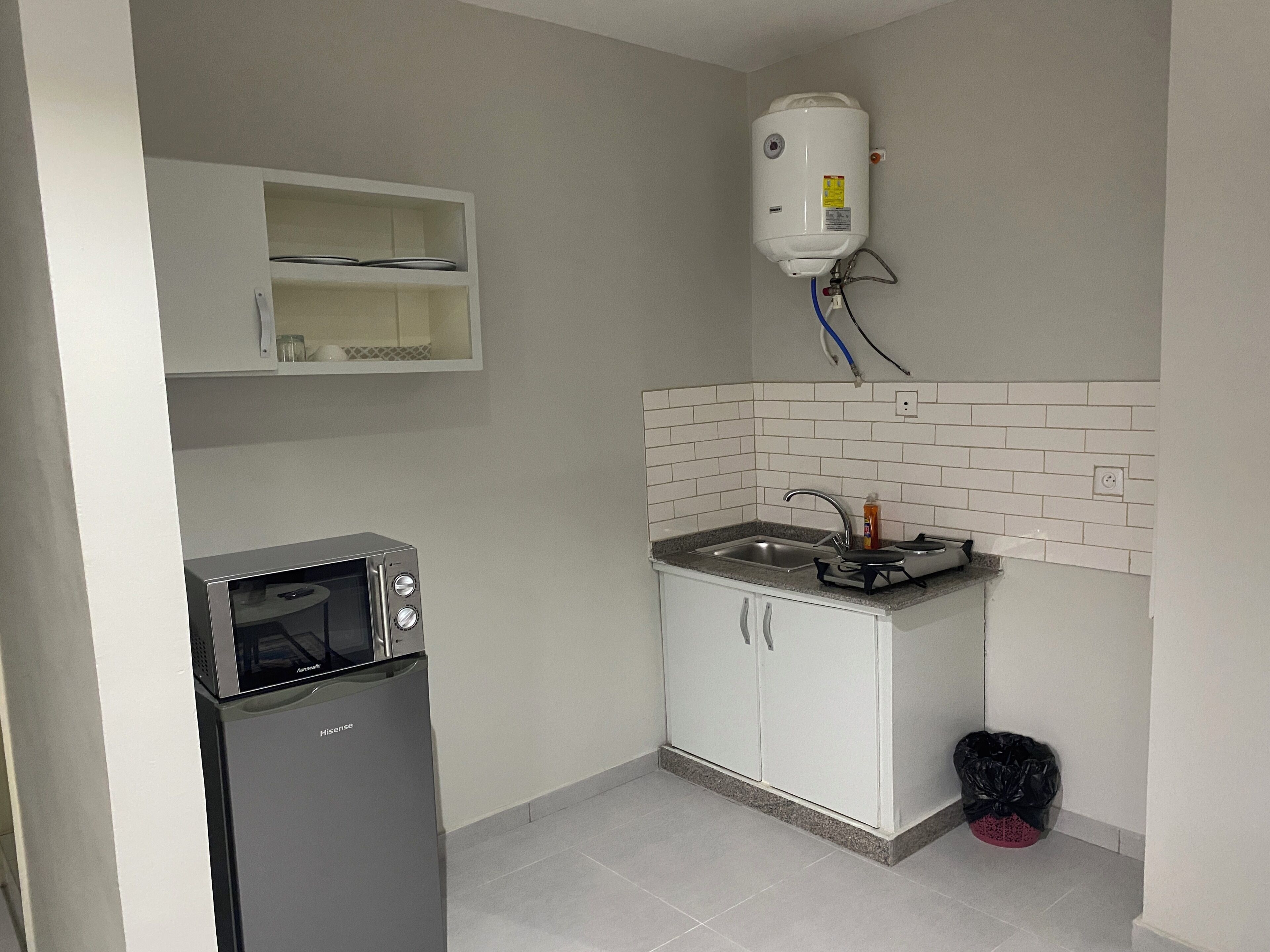 Deluxe Apartment, City View | Private kitchen | Microwave, cookware/dishes/utensils