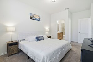 Room - Spacious & Fully Furnished Home/Ideal for 30+ Days Stay. (San Antonio)