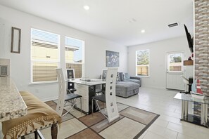 Interior - Spacious & Fully Furnished Home/Ideal for 30+ Days Stay. (San Antonio)