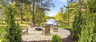 Lakefront Cabin · Hot Tub · Dock & Bar Lounge